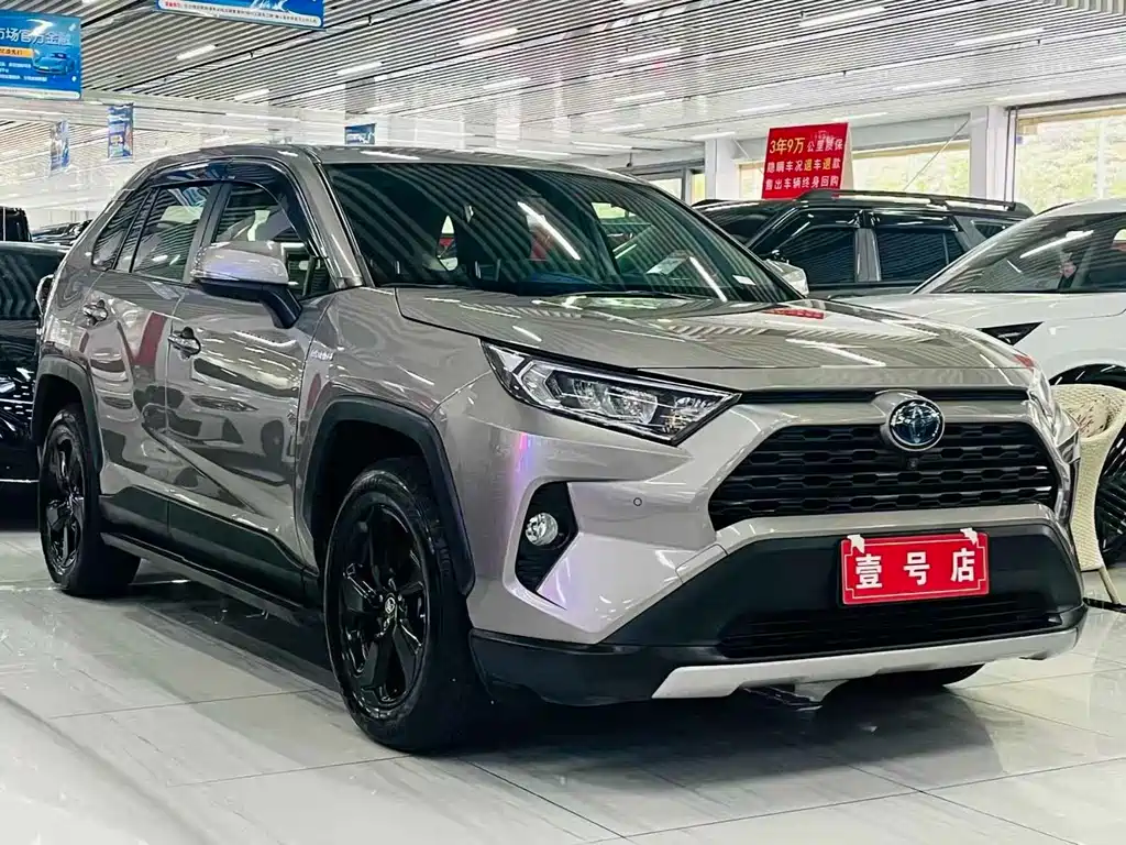 Toyota RAV4 2021 — фото 3