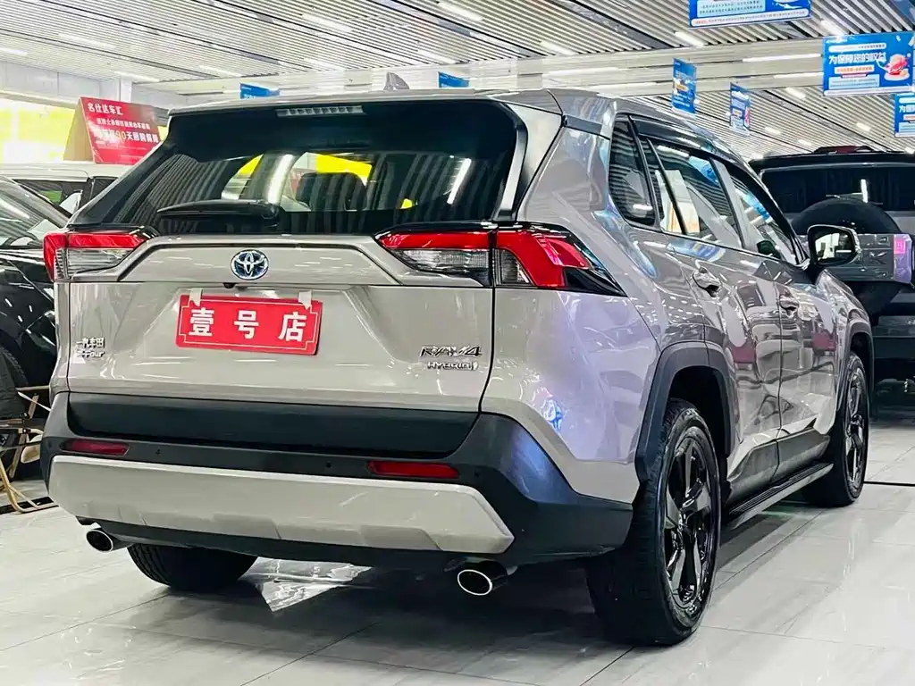 Toyota RAV4 2021 — фото 4