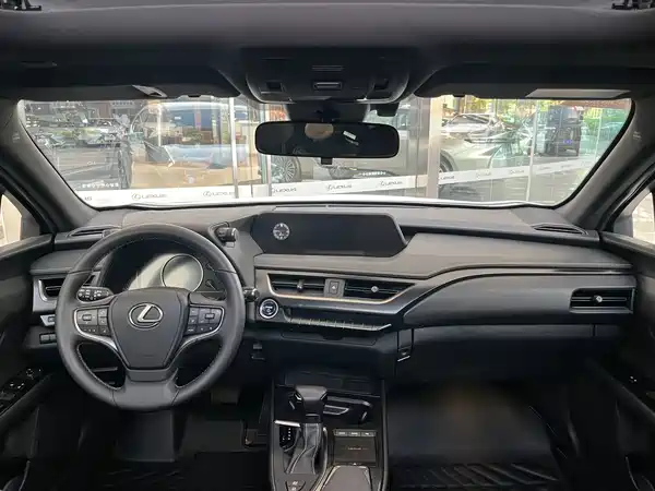 Lexus UX 2021