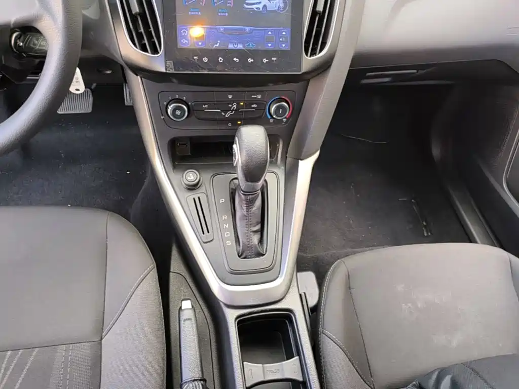 Ford Focus 2017 — фото 14