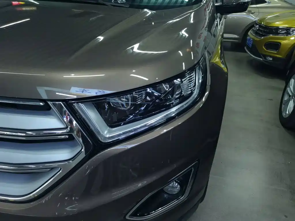 Ford Edge 2017 — фото 24
