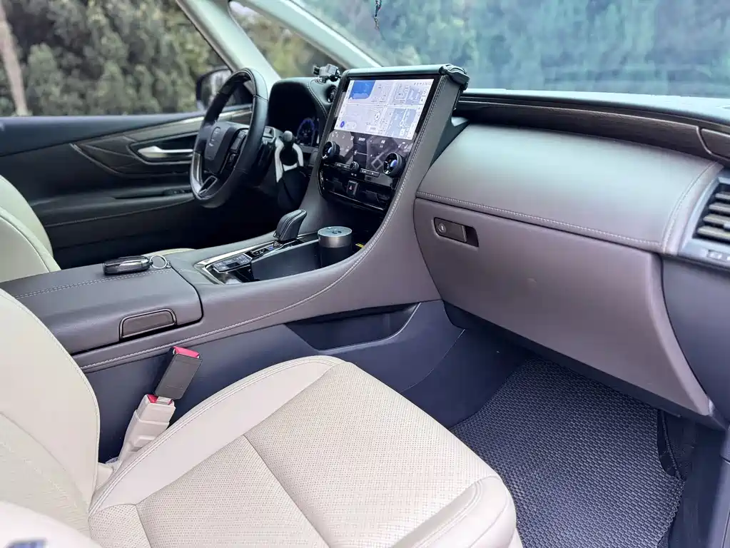 Toyota Vellfire 2023 — фото 14