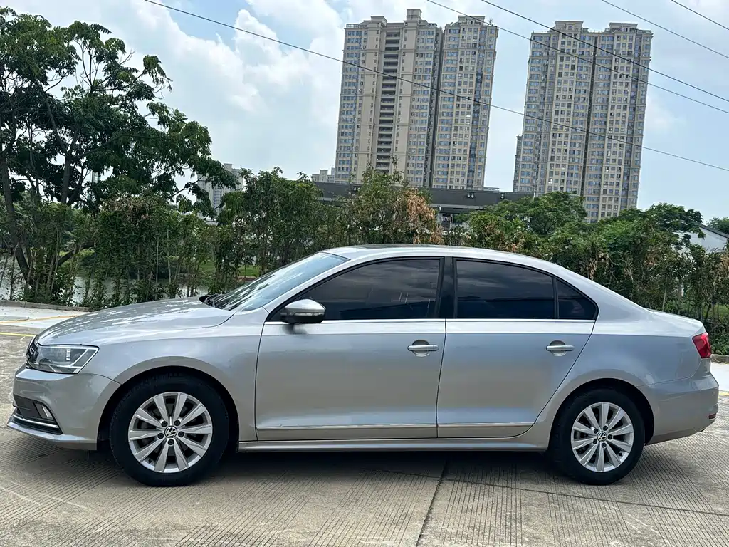Volkswagen Sagitar 2016