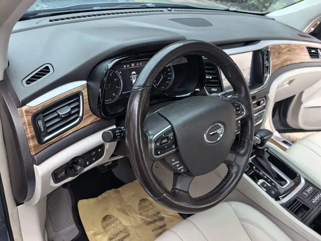 GAC Motor Trumpchi GS8 2016 — фото 12