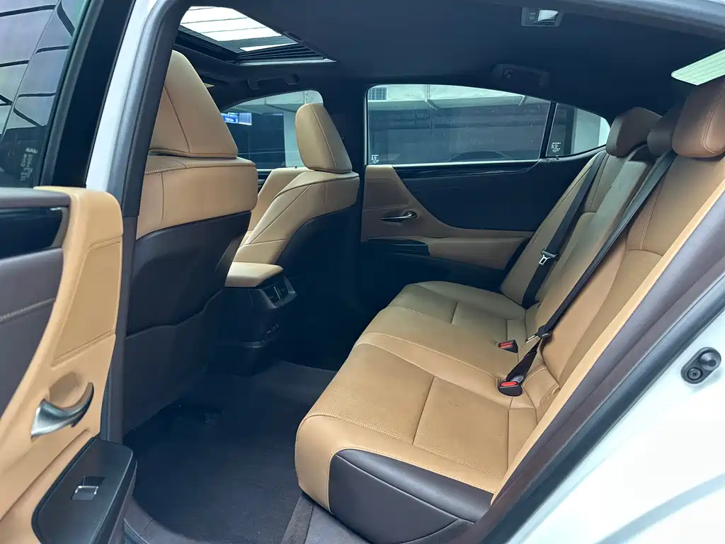 Lexus ES 2021 — фото 10