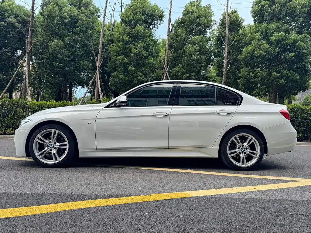 BMW 3 Series 2018 — фото 10