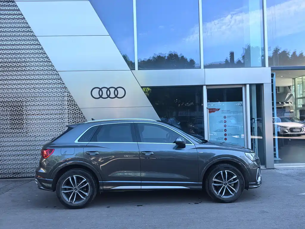 Audi Q3 2023 — фото 11