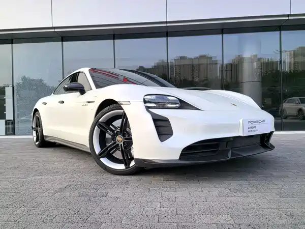 Porsche Taycan 2021