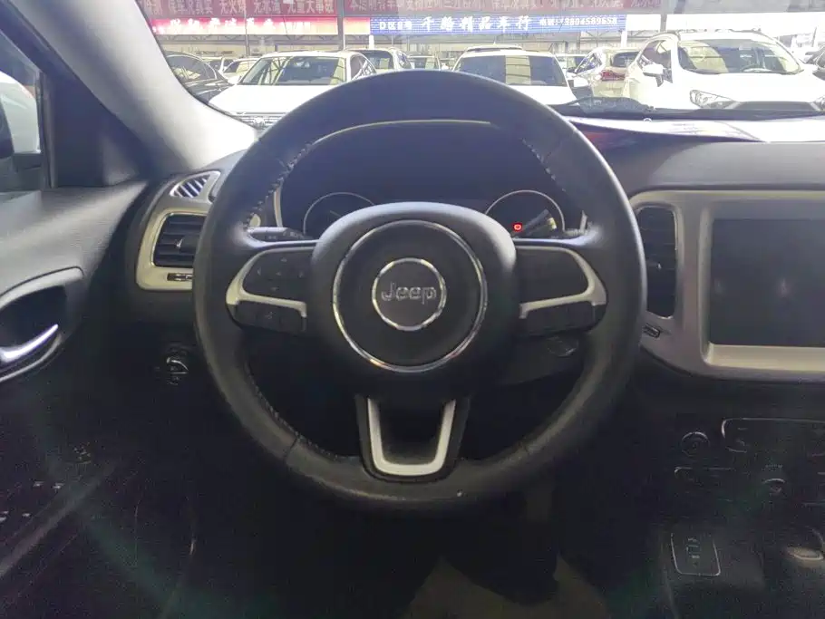 Jeep Compass 2019 — фото 15