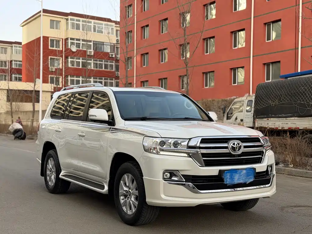 Toyota Land Cruiser 2017 — фото 3
