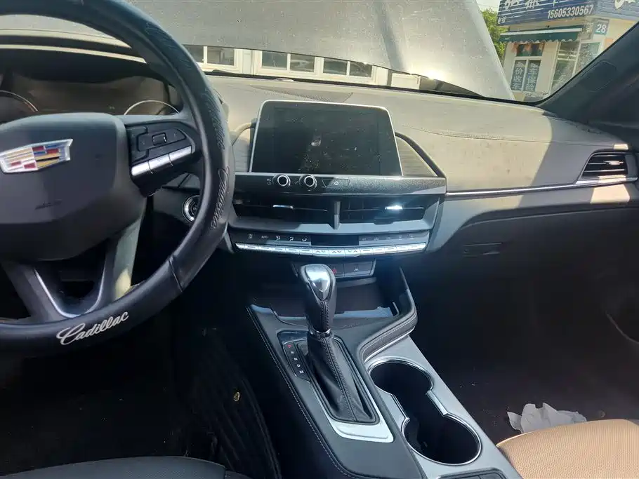 Cadillac CT4 2023 — фото 12