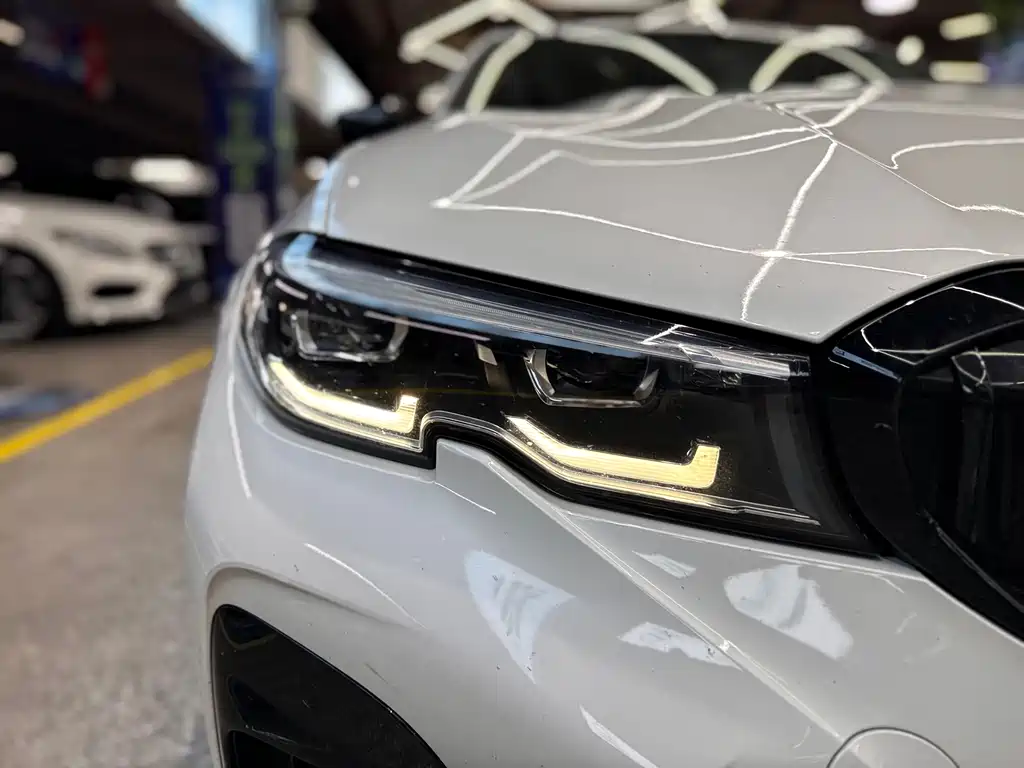 BMW 3 Series 2019 — фото 10