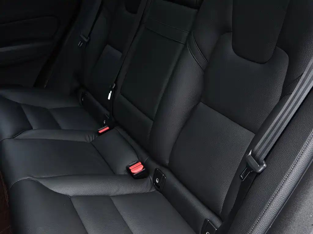 Volvo XC60 2020 — фото 23
