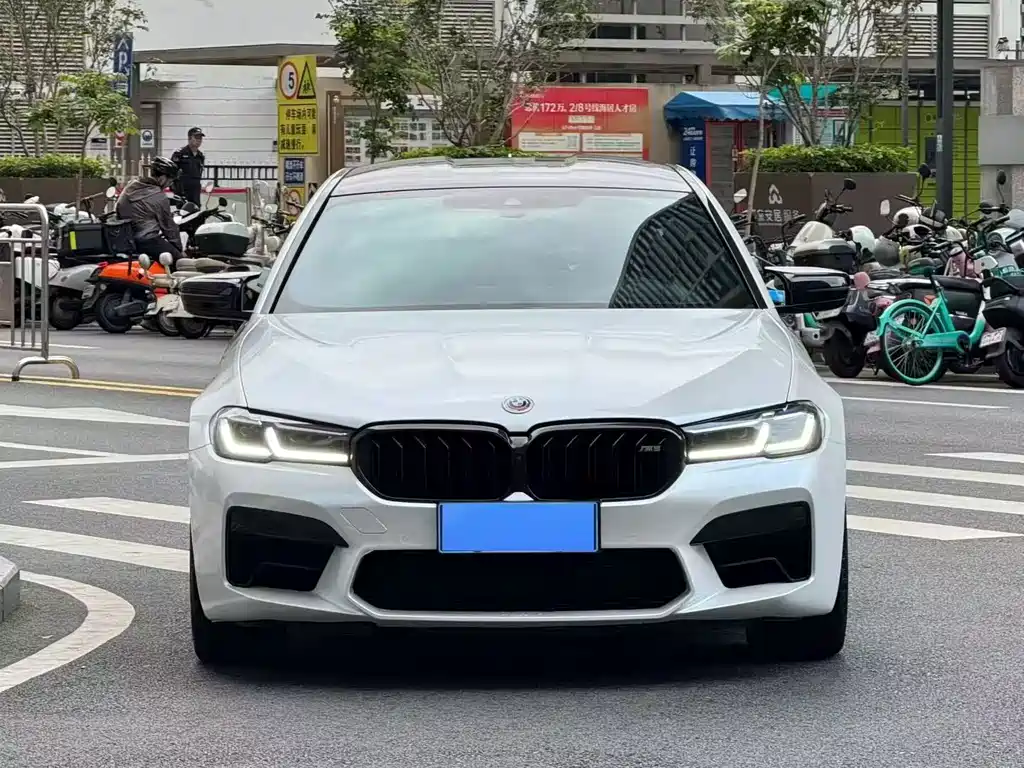 BMW M5 2023 — фото 2