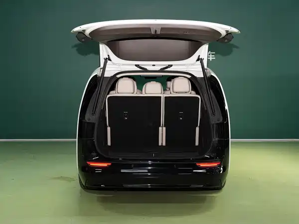Li Auto MEGA 2024