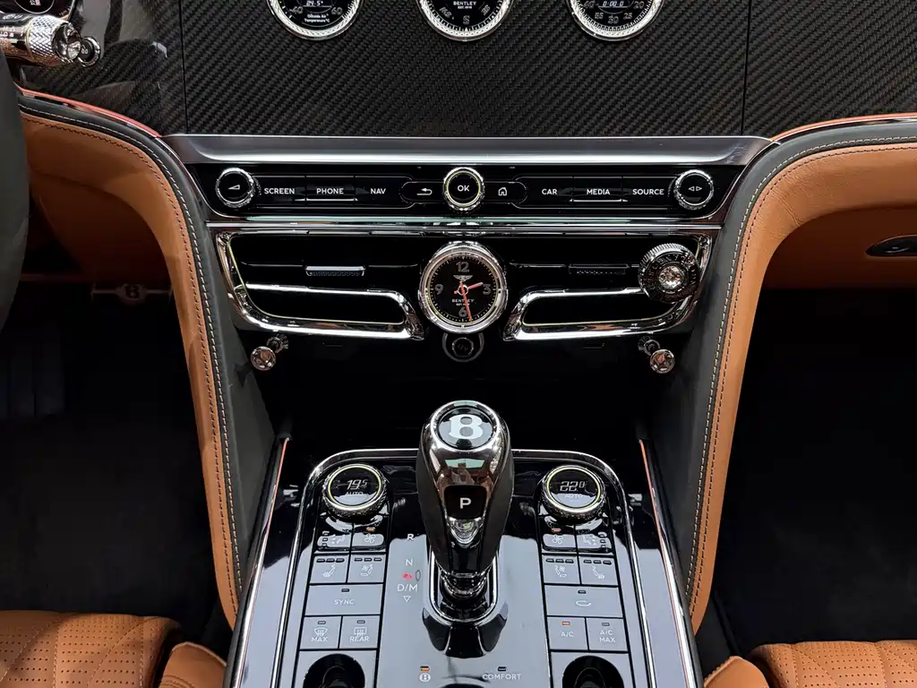 Bentley Flying Spur 2024 — фото 8