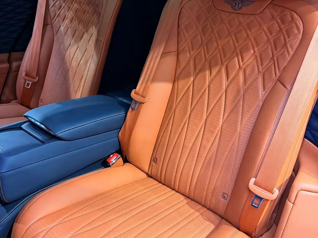Bentley Flying Spur 2024 — фото 13