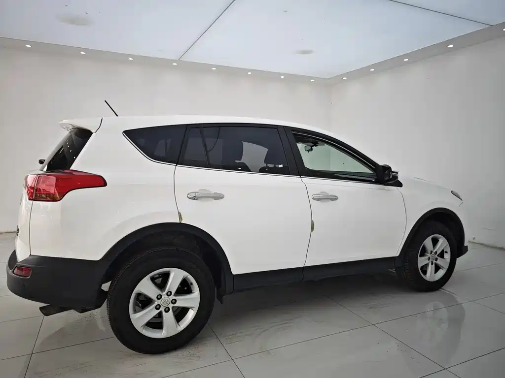 Toyota RAV4 2014 — фото 23