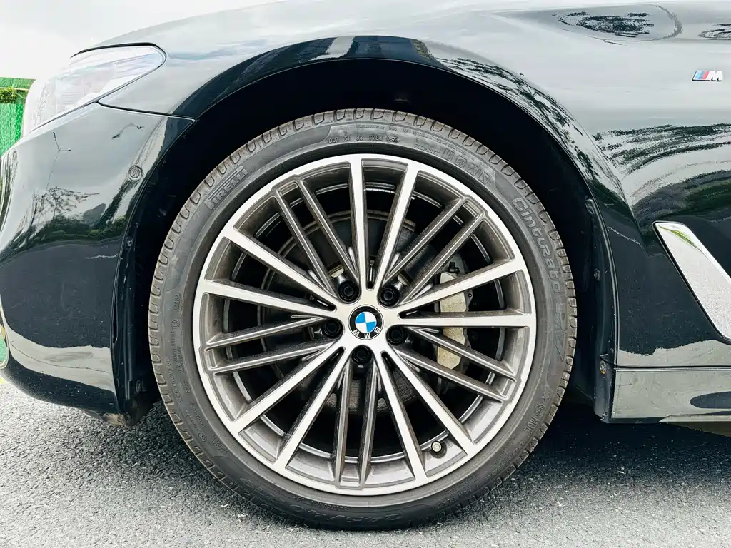 BMW 5 Series 2020 — фото 17