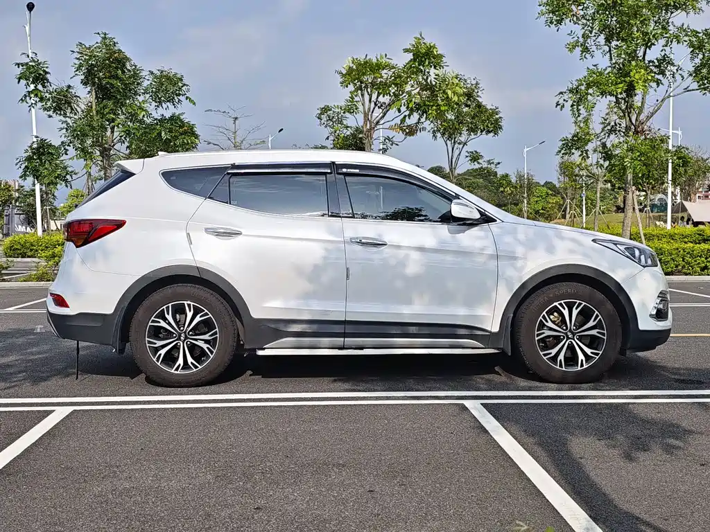 Hyundai Santa Fe 2018 — фото 8