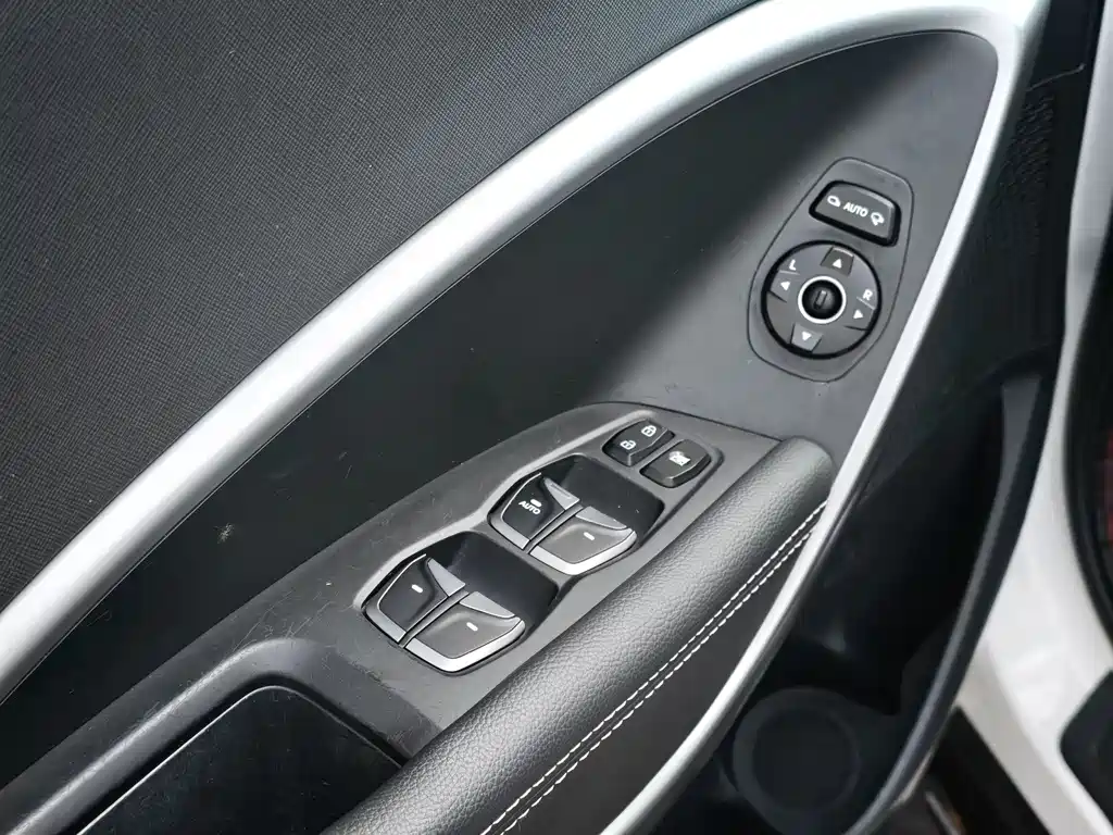 Hyundai Santa Fe 2018 — фото 16