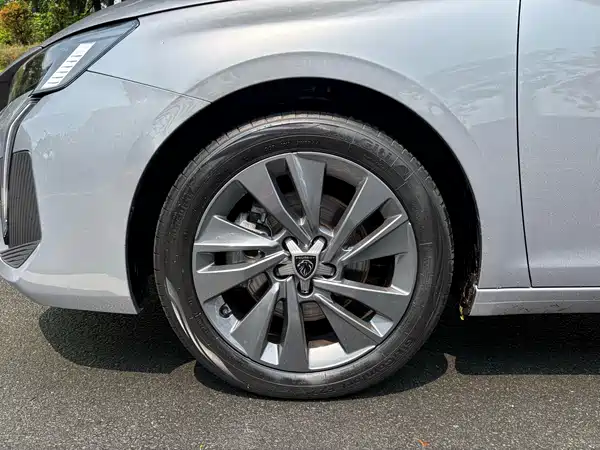 Peugeot 408 2022