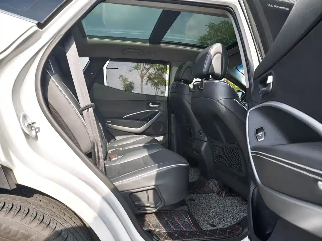 Hyundai Santa Fe 2018 — фото 14