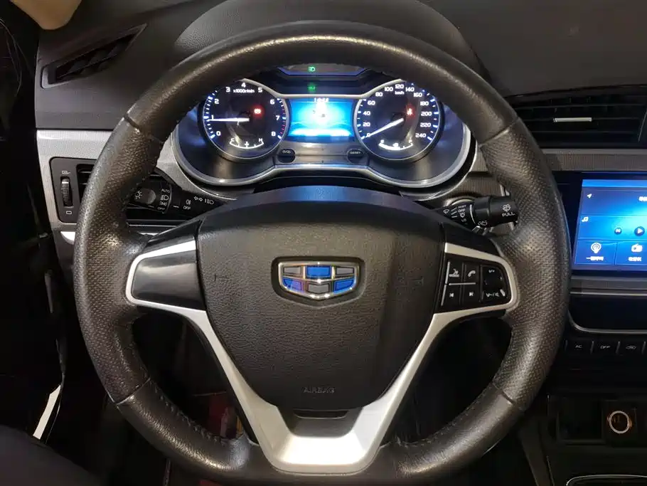 Geely Emgrand 2018 — фото 15