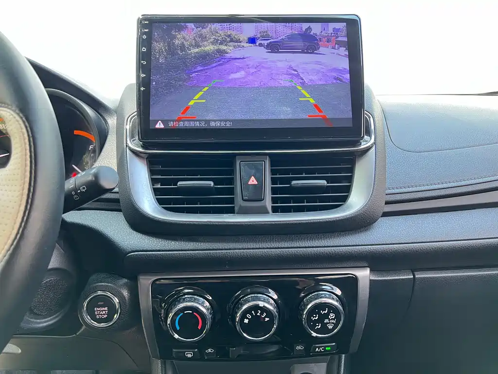 Toyota Yaris L 2022 — фото 11