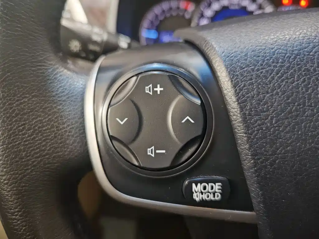 Toyota Camry 2015 — фото 10
