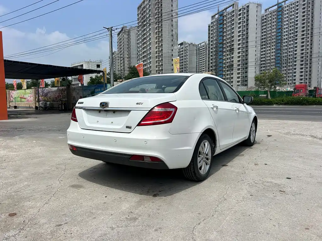 Geely Emgrand 2015 — фото 9