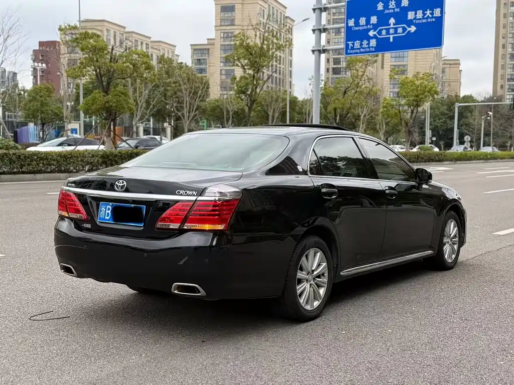 Toyota Crown 2014 — фото 11