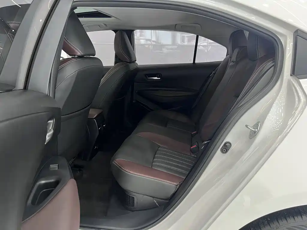 Toyota Corolla 2023 — фото 13
