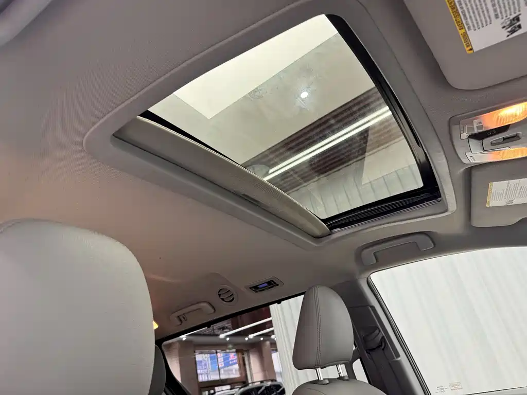 Toyota Sienna 2017 — фото 20
