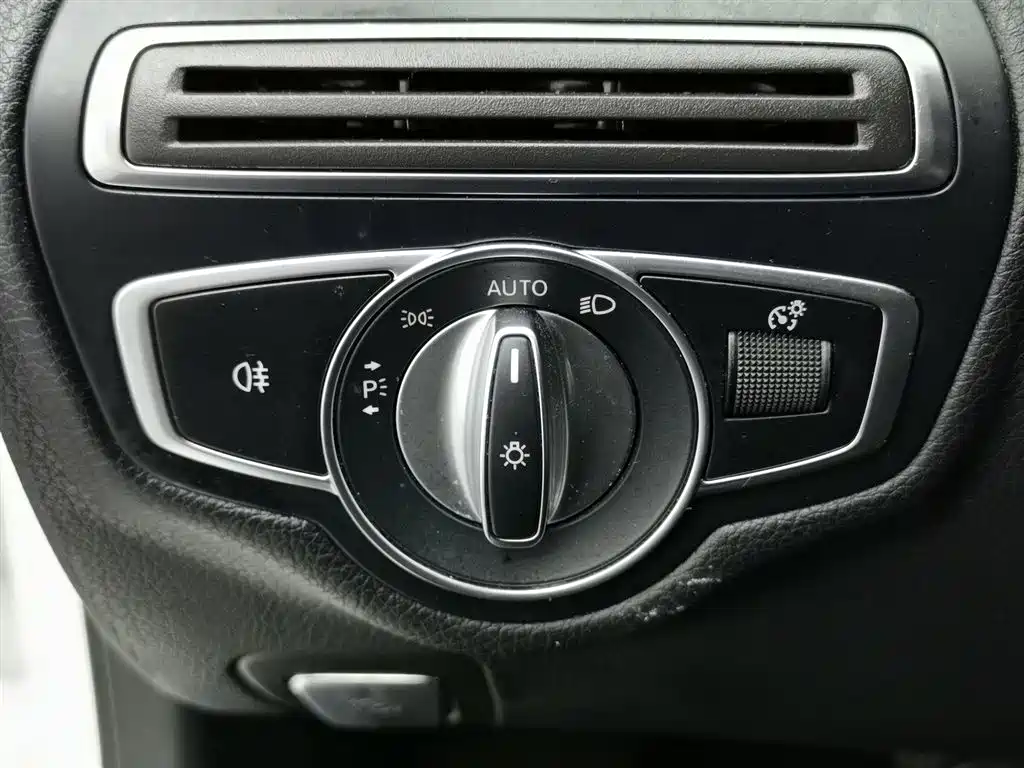 Mercedes-Benz C-Class 2018 — фото 21