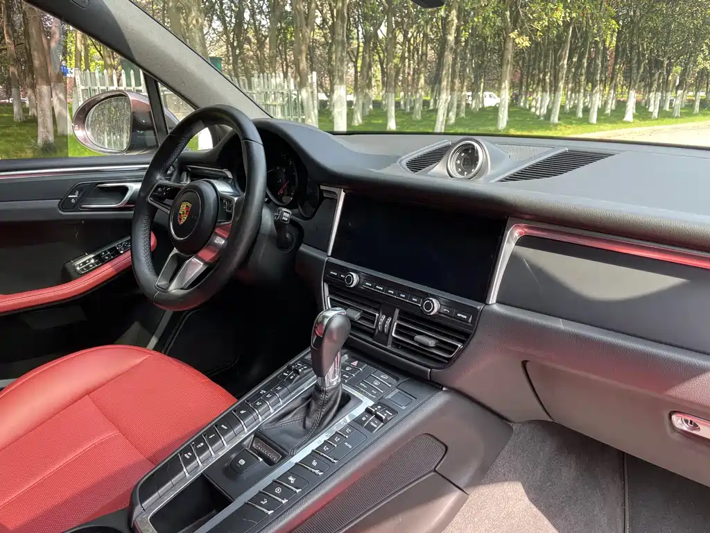 Porsche Macan 2019 — фото 17