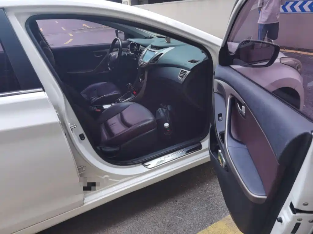Hyundai Elantra 2015 — фото 21