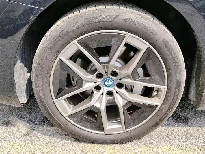 BMW i5 2025 — фото 9