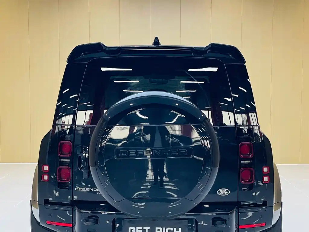 Land Rover Defender 2023 — фото 8