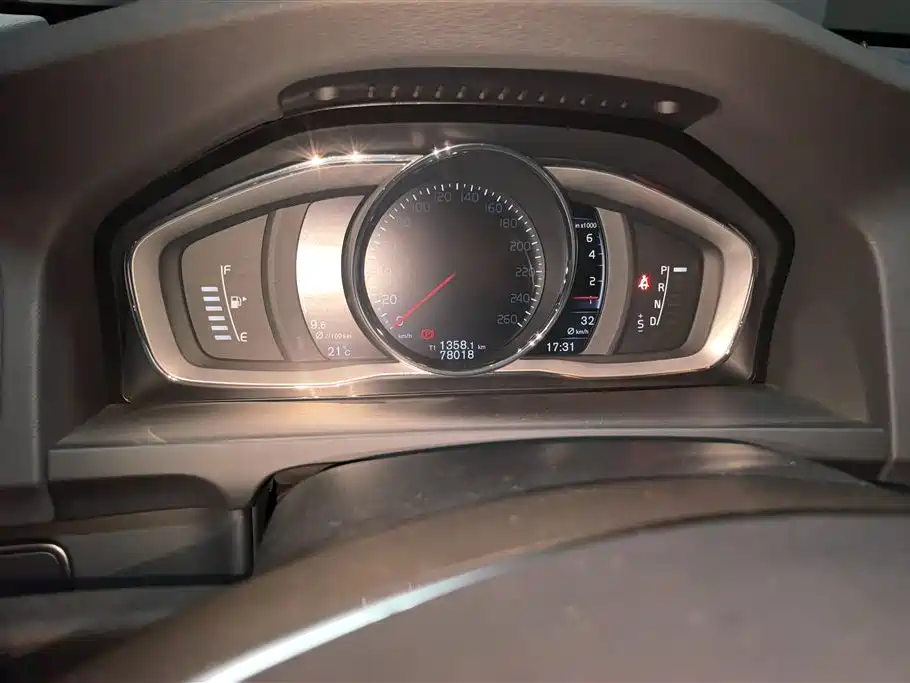 Volvo S60 2015 — фото 14