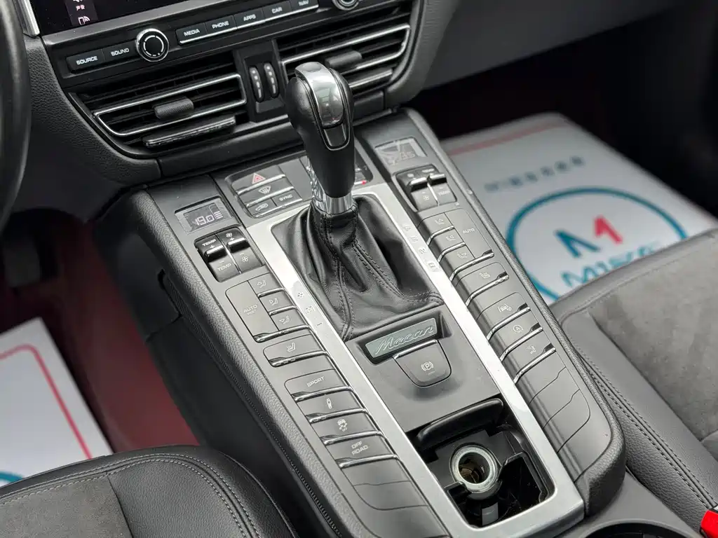 Porsche Macan 2020 — фото 11