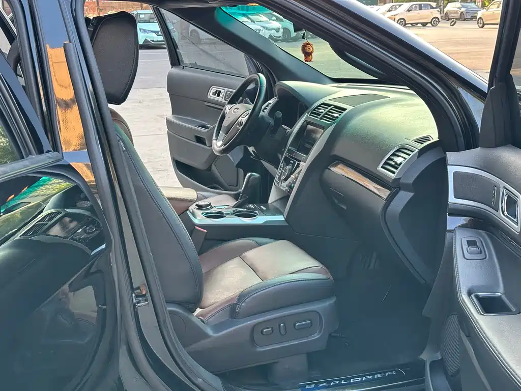 Ford Explorer 2015 — фото 13