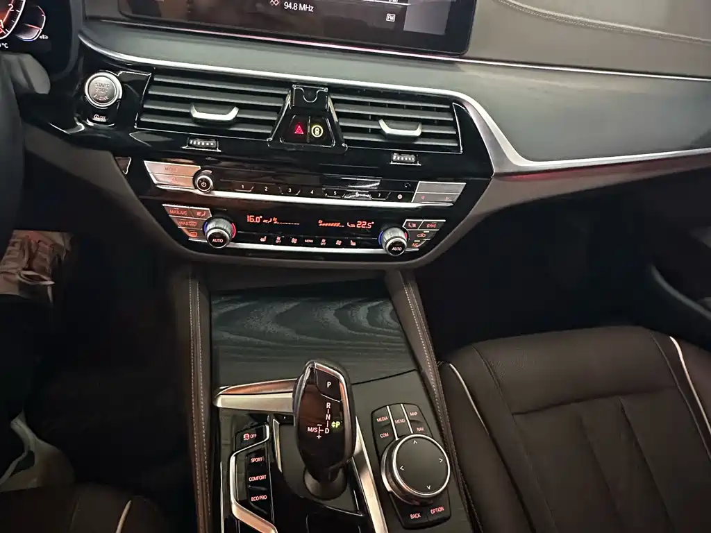 BMW 5 Series 2022 — фото 12