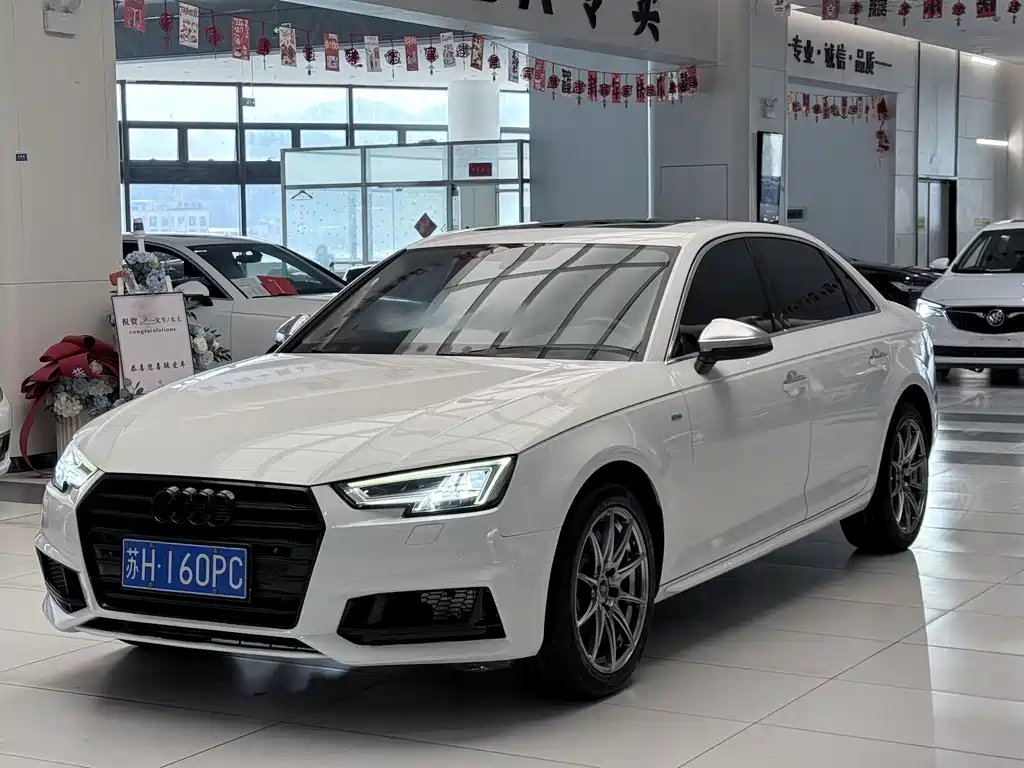 Audi A4L 2018 — фото 1