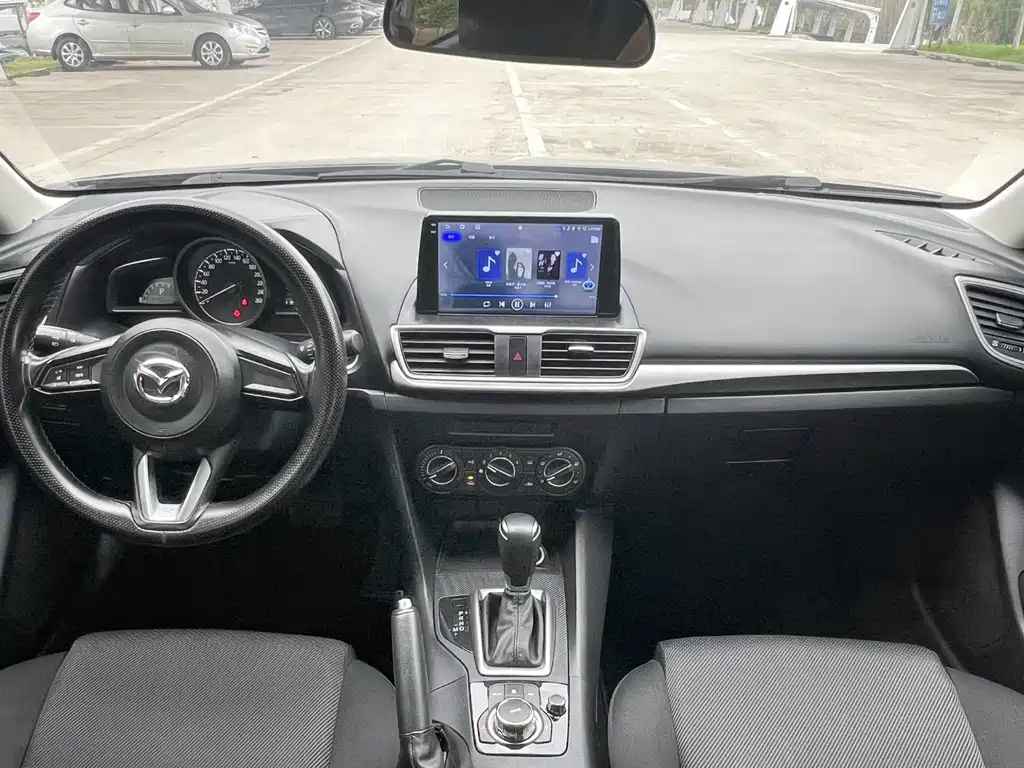 Mazda 3 Axela 2017 — фото 4