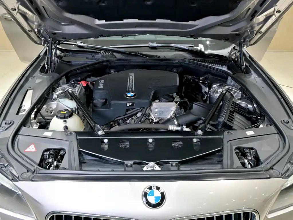 BMW 5 Series 2014 — фото 26