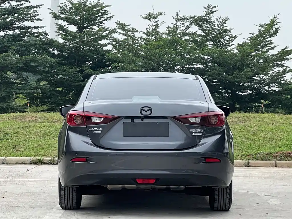 Mazda 3 Axela 2017 — фото 15