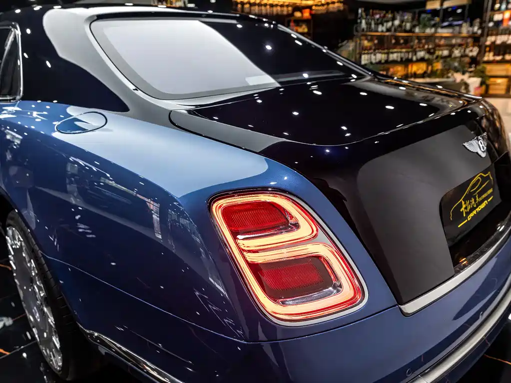 Bentley Mulsanne 2018 — фото 12