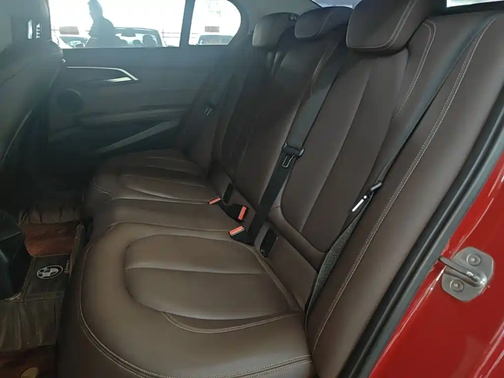 BMW 1 Series 2019 — фото 17