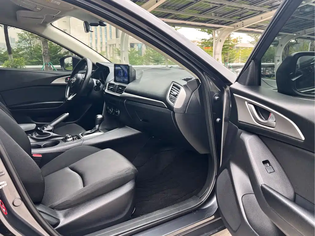 Mazda 3 Axela 2017 — фото 10